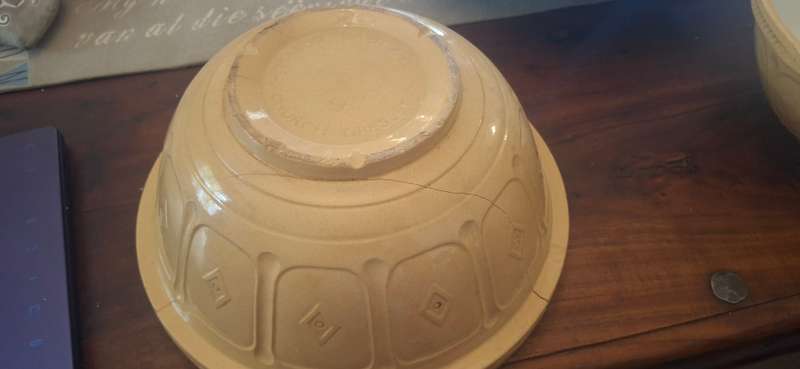 Vintage 1970s  Mason Cash & Co 'Church Gresley grip stand bowl cracked'