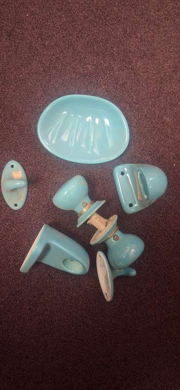 Vintage bathroom set