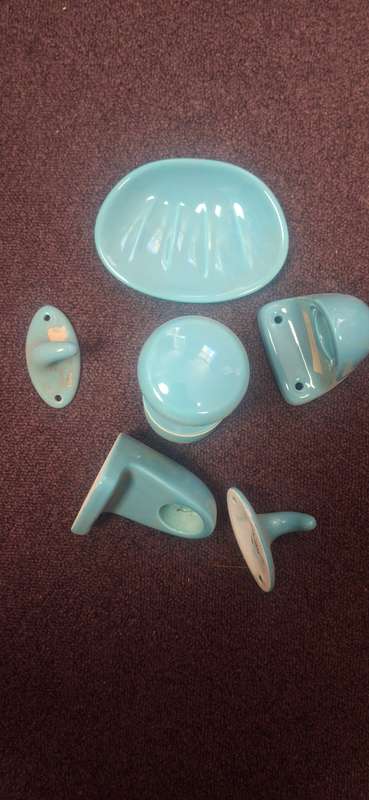 Vintage bathroom set