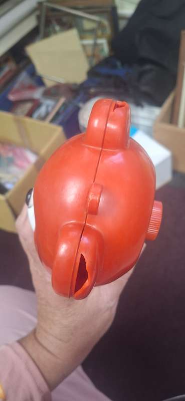 Vintage musical red bear