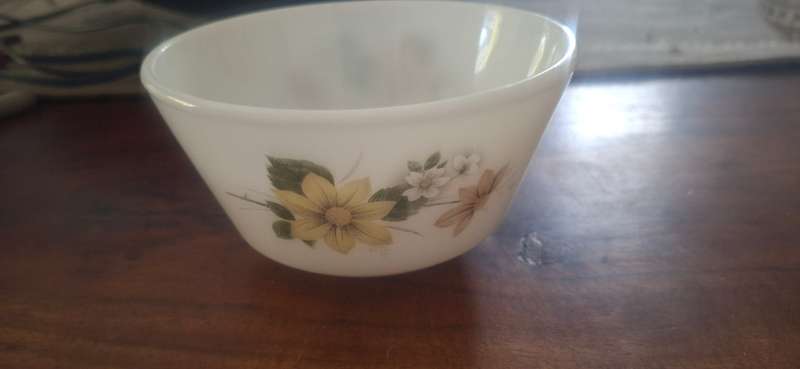 Small milk glass bowl vintage
