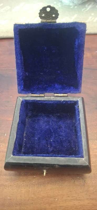 Vintage jewelry box