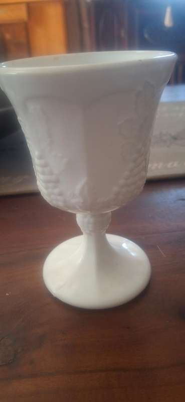 Milk glass glass