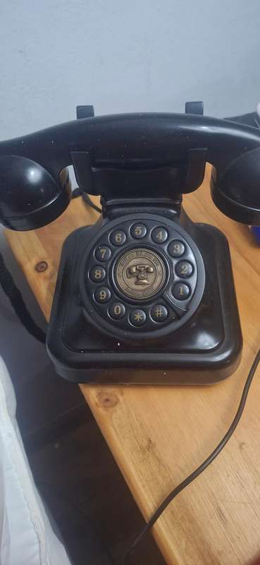 Vintage look telephone working