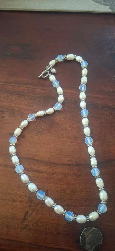 Real pearl beads mix with glass beads