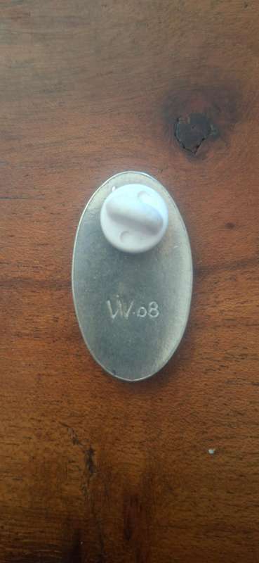 Maria Kloppers breas cancer brooch pewter