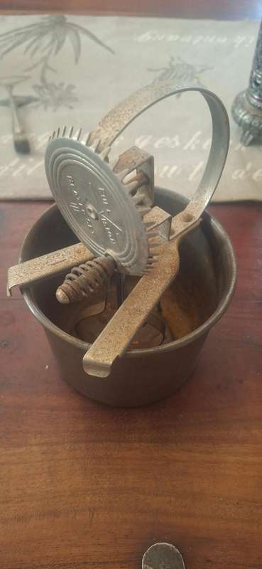 Vintage Full Vision Metal Beater Set Hand Mixer