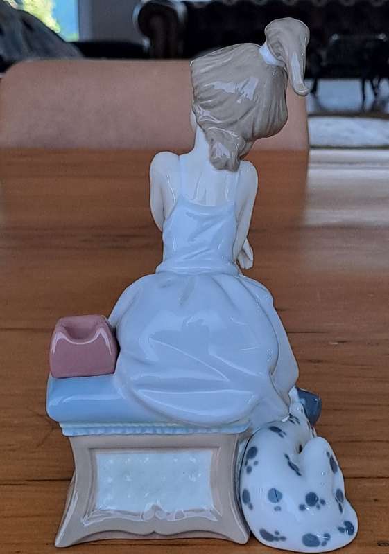 Lladro Figurine - Chit Chat for JossMattee only