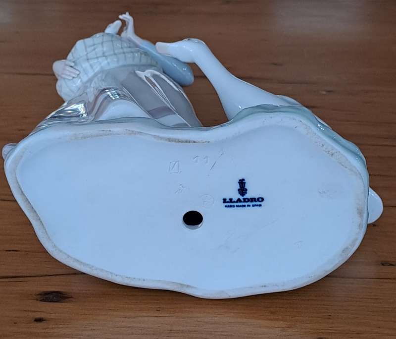 Lladro Figurine - Girl with Geese (PRICE REDUCED)