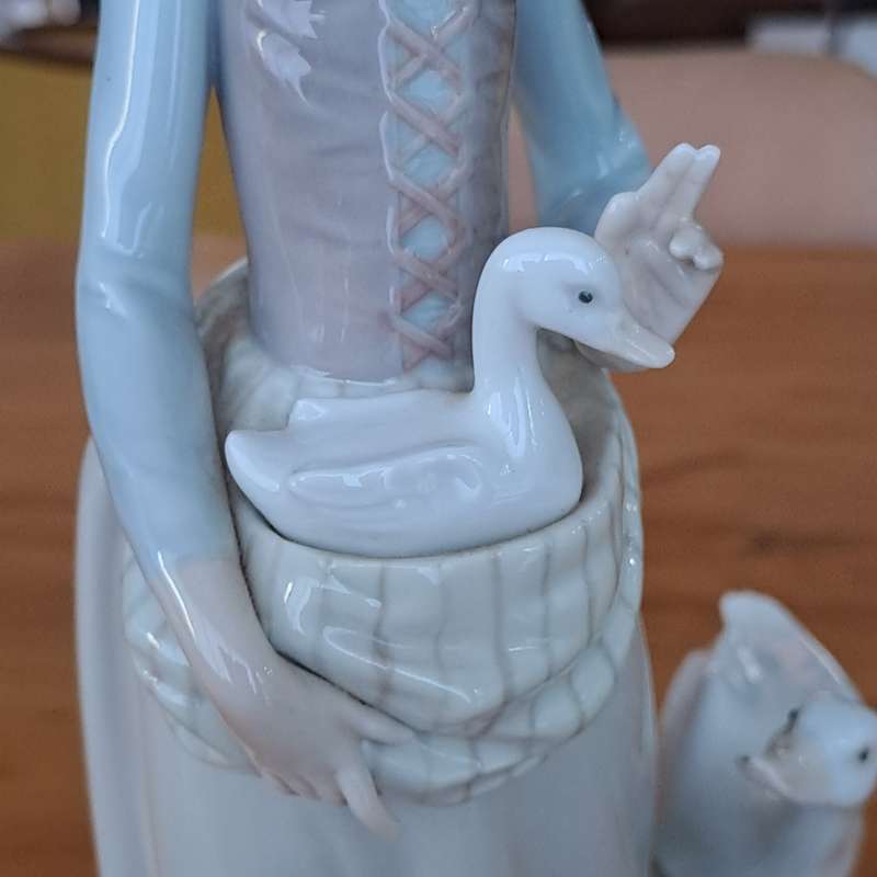 Lladro Figurine - Girl with Geese (PRICE REDUCED)