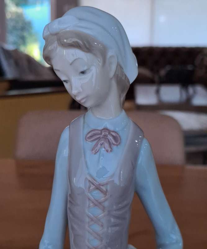 Lladro Figurine - Girl with Geese (PRICE REDUCED)