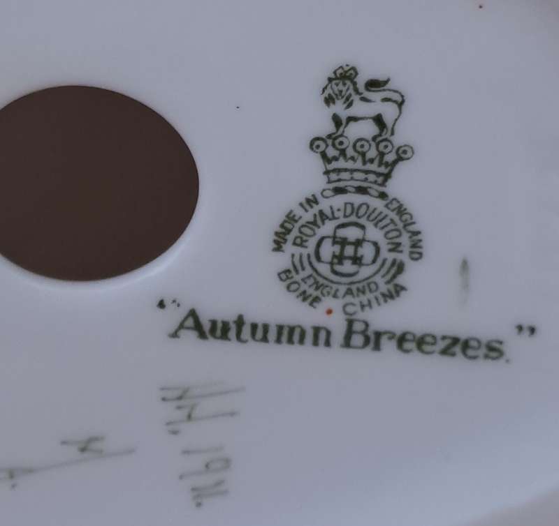Royal Doulton Figurine - Autumn Breezes HN1911