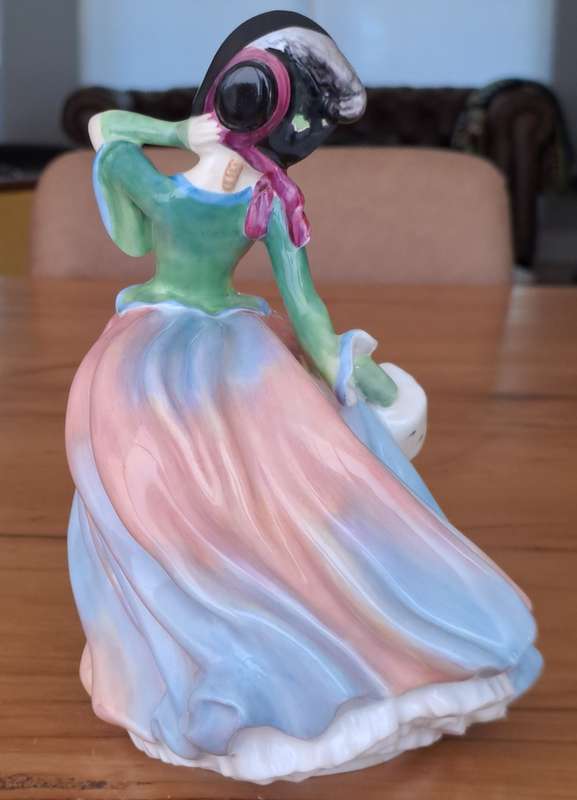Royal Doulton Figurine - Autumn Breezes HN1911