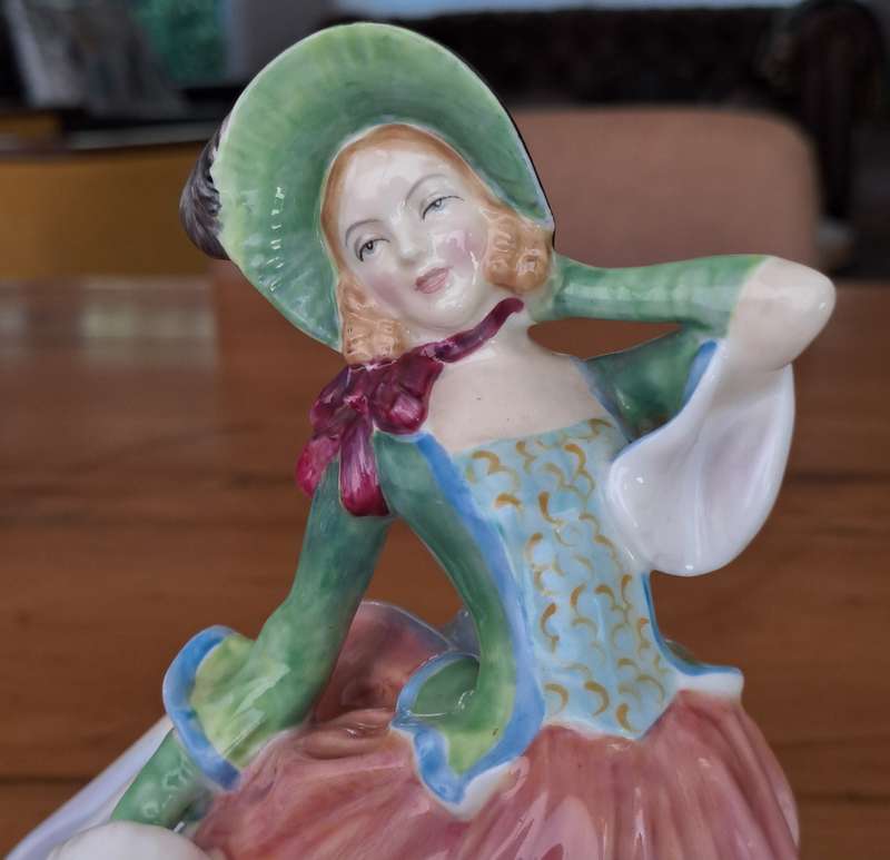 Royal Doulton Figurine - Autumn Breezes HN1911