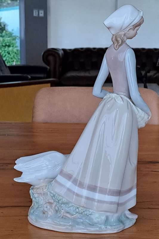 Lladro Figurine - Girl with Geese (PRICE REDUCED)