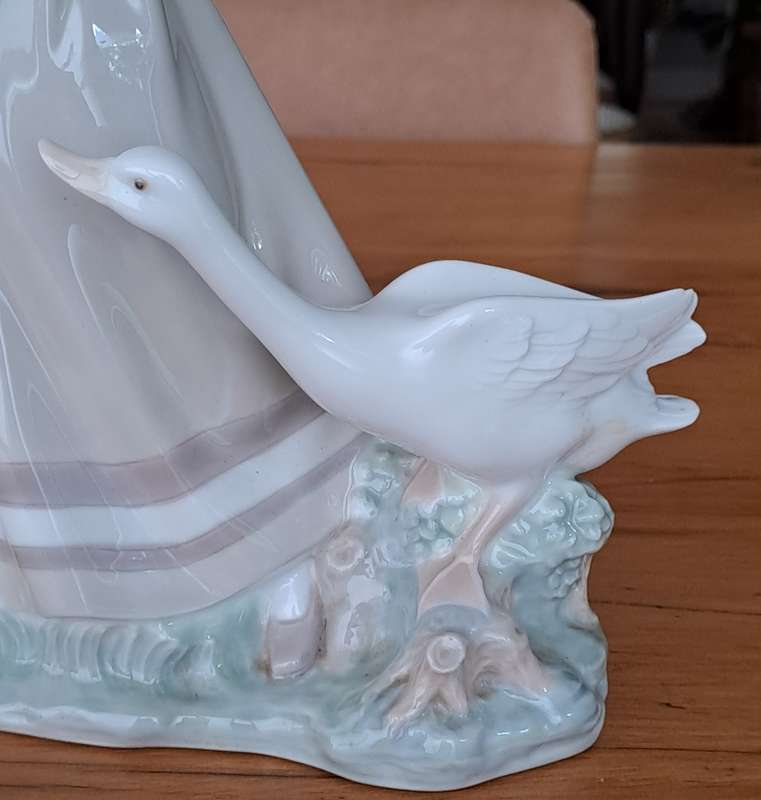 Lladro Figurine - Girl with Geese (PRICE REDUCED)