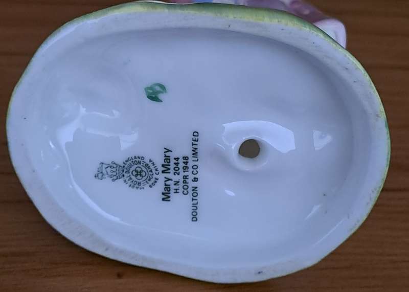 Royal Doulton 'Mary Mary' HN2044