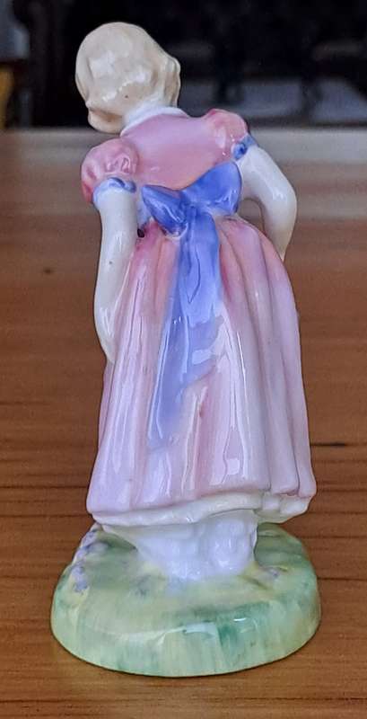 Royal Doulton 'Mary Mary' HN2044