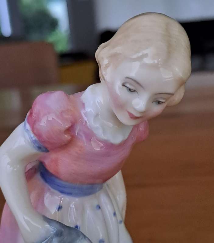 Royal Doulton 'Mary Mary' HN2044