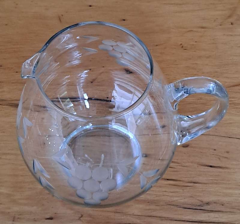 Grape Cut jug