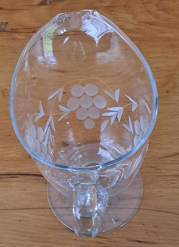 Grape Cut jug