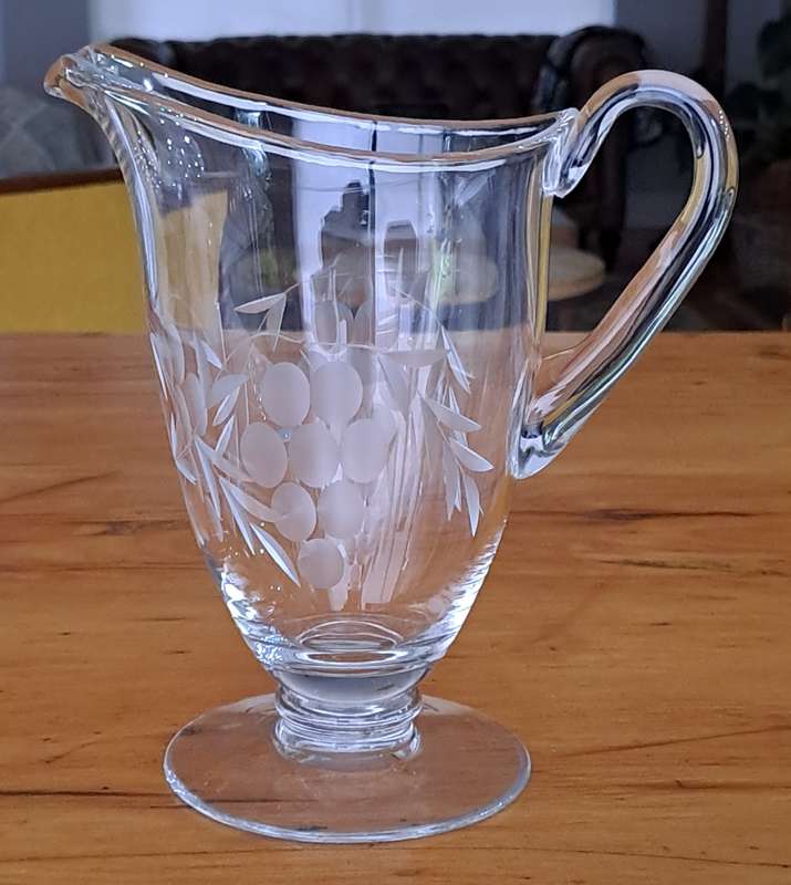 Grape Cut jug