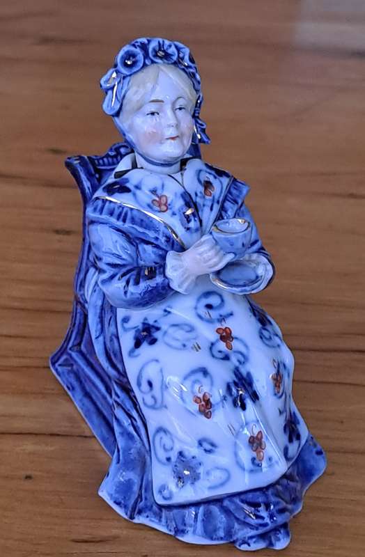 Porcelain Nodding Head Lady