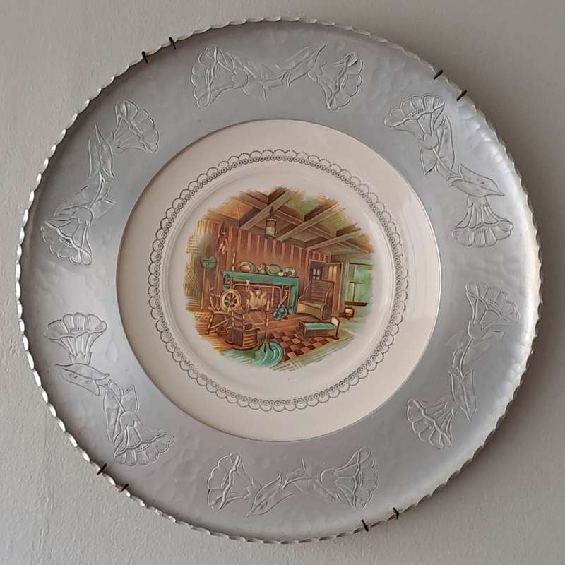 Farberware Plate in Hammered Aluminium Frame