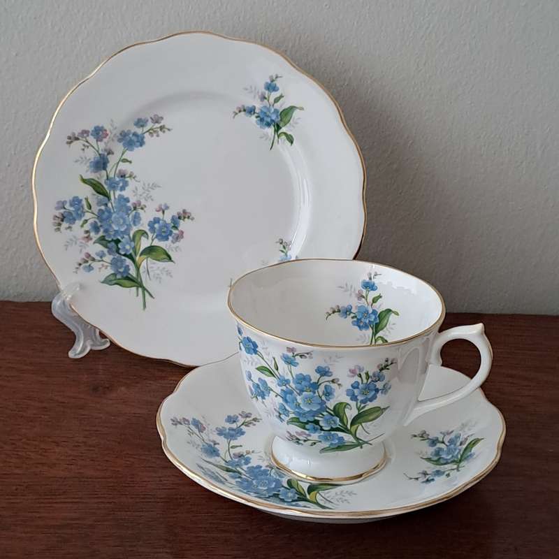 Royal Albert 'Forget Me Not' Trio