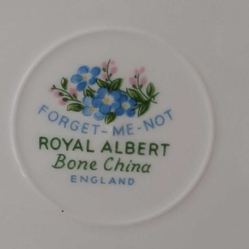 Royal Albert 'Forget Me Not' Trio