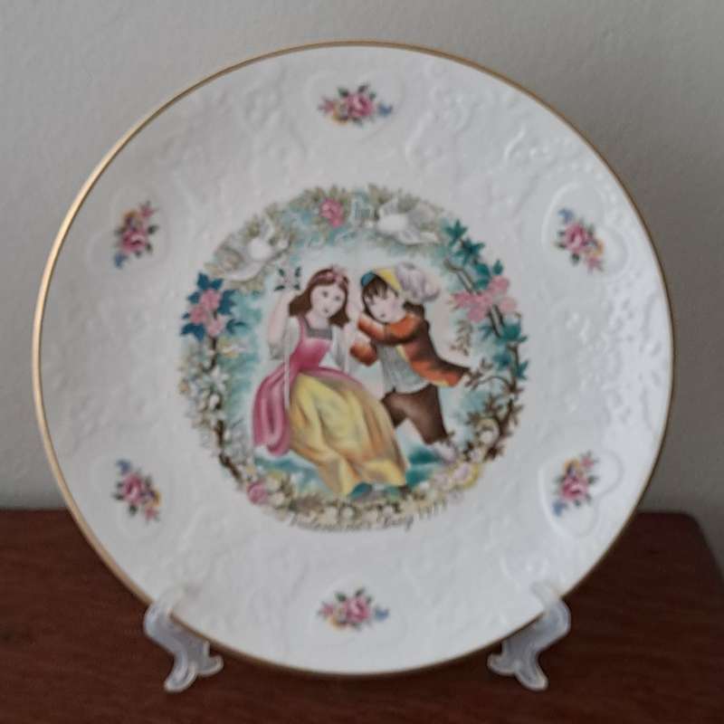Royal Doulton Plate 'Valentine's Day 1979'