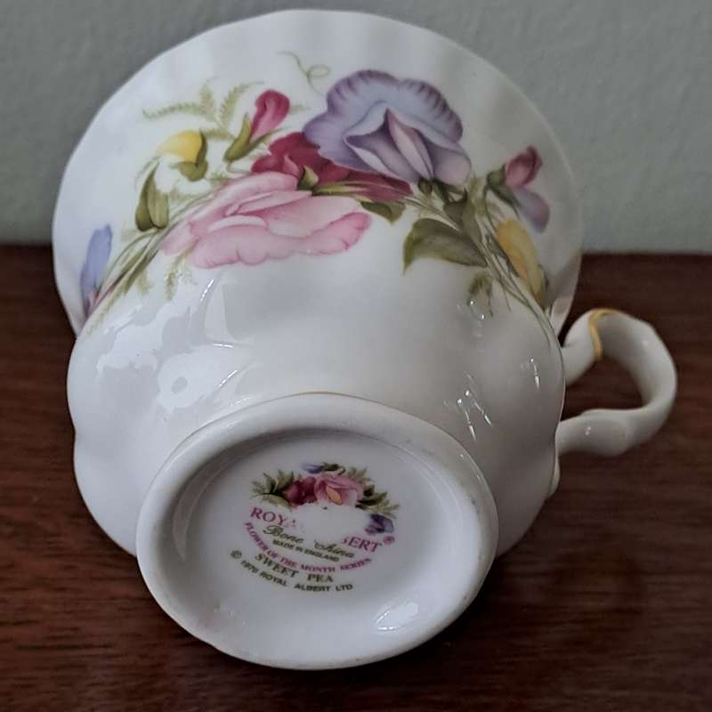 Royal Albert Flower Of the Month Cup 'April'