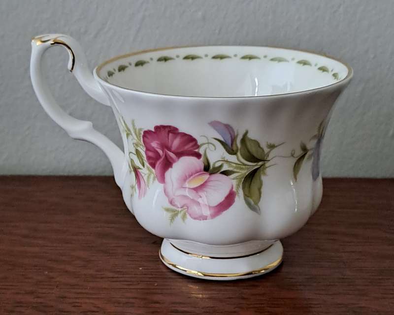 Royal Albert Flower Of the Month Cup 'April'