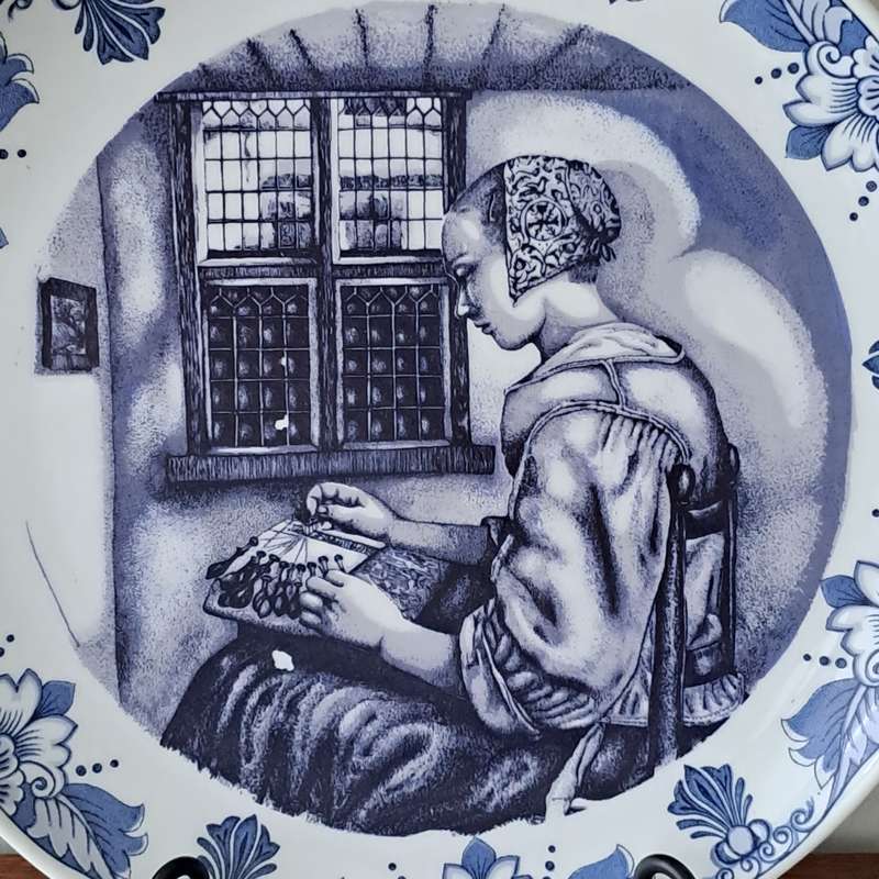Delft Charger 'The Lace Maker'