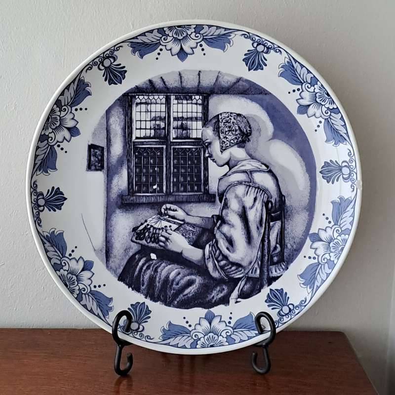 Delft Charger 'The Lace Maker'