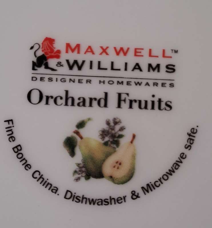Maxwell Williams 'Orchard Fruits' Plate (Pears)