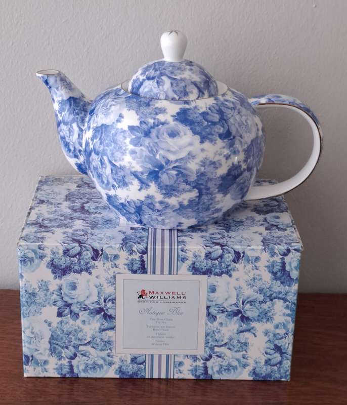 Maxwell Williams 'Antique Blue' Teapot