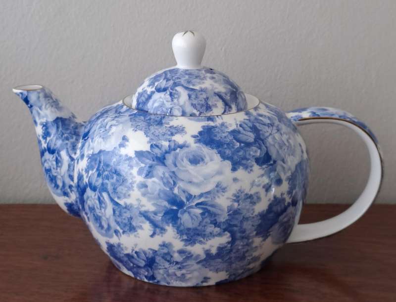 Maxwell Williams 'Antique Blue' Teapot
