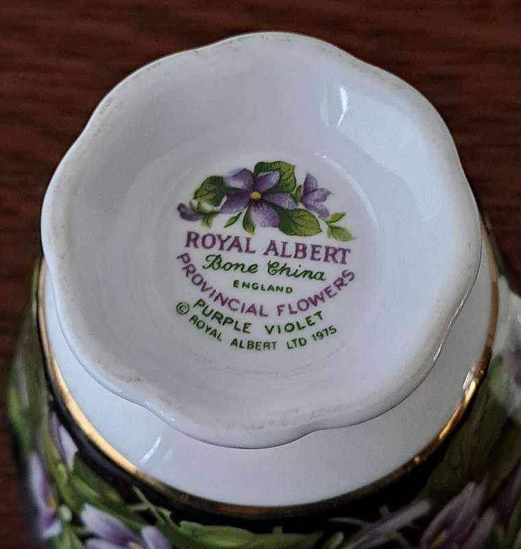 Royal Albert Duo 'Purple Flowers'