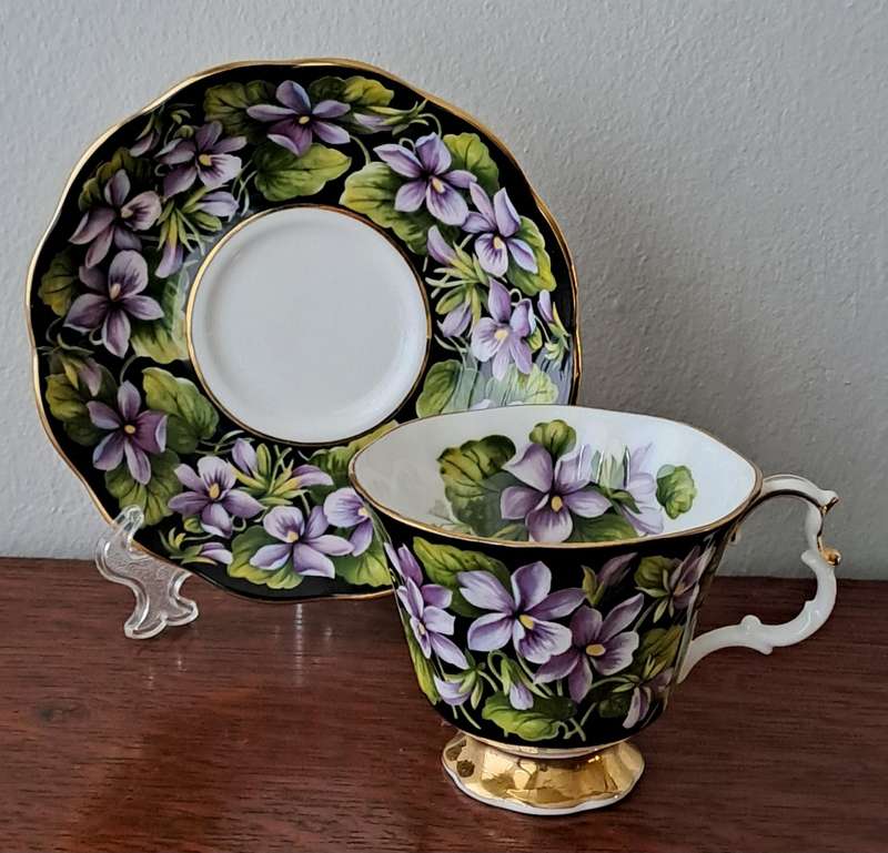 Royal Albert Duo 'Purple Flowers'