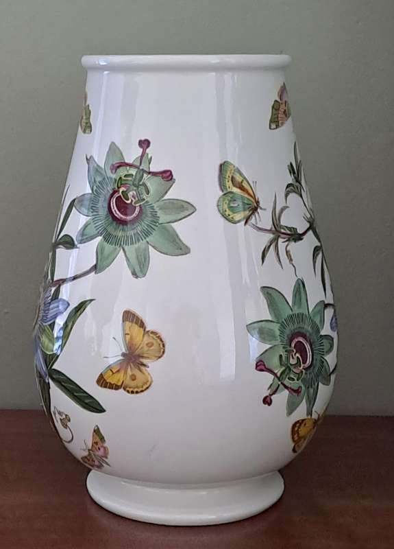 Portmeirion Botanic Garden Vase 'Blue Passion Flower' - LARGE