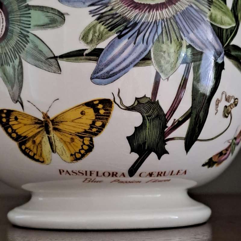 Portmeirion Botanic Garden Vase 'Blue Passion Flower' - LARGE