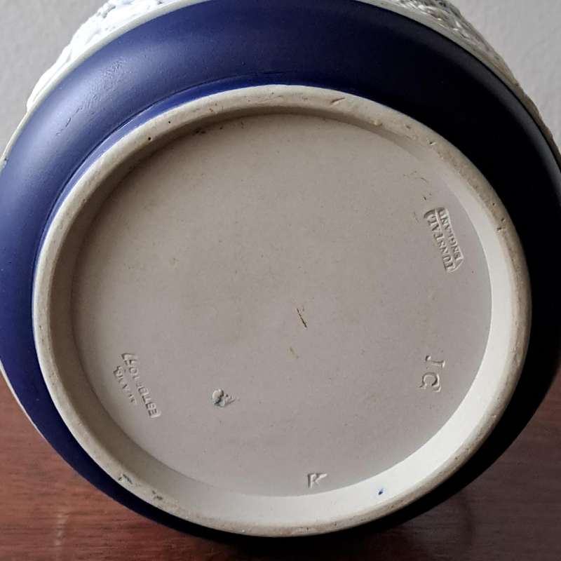 Tunstall Adams Jasperware Biscuit Barrel