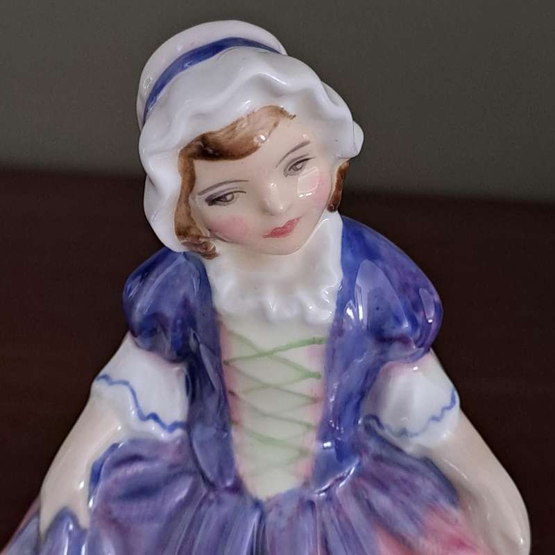 Royal Doulton 'Dinky Do' HN1678