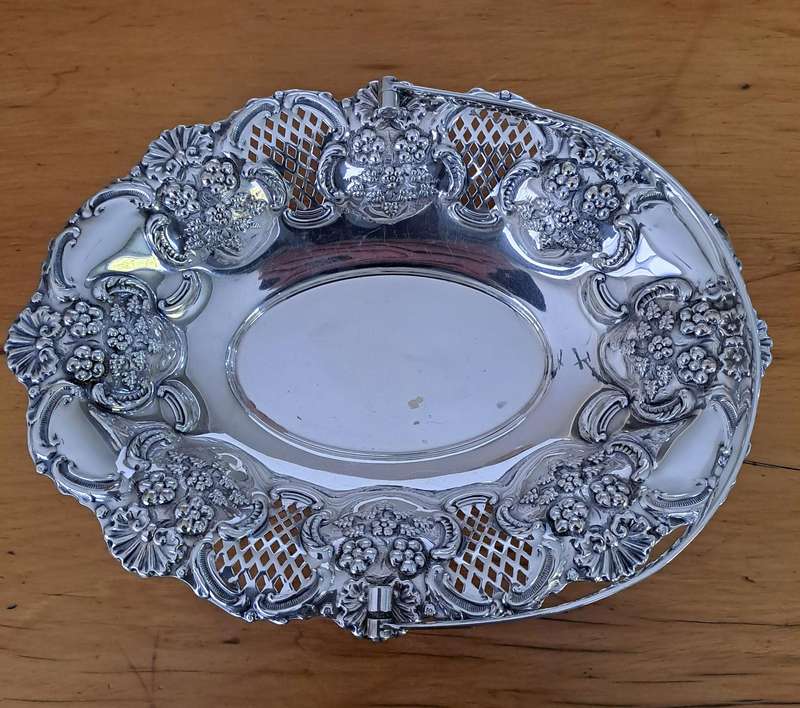 Beautiful EP Oval Bowl with Swing Handle
