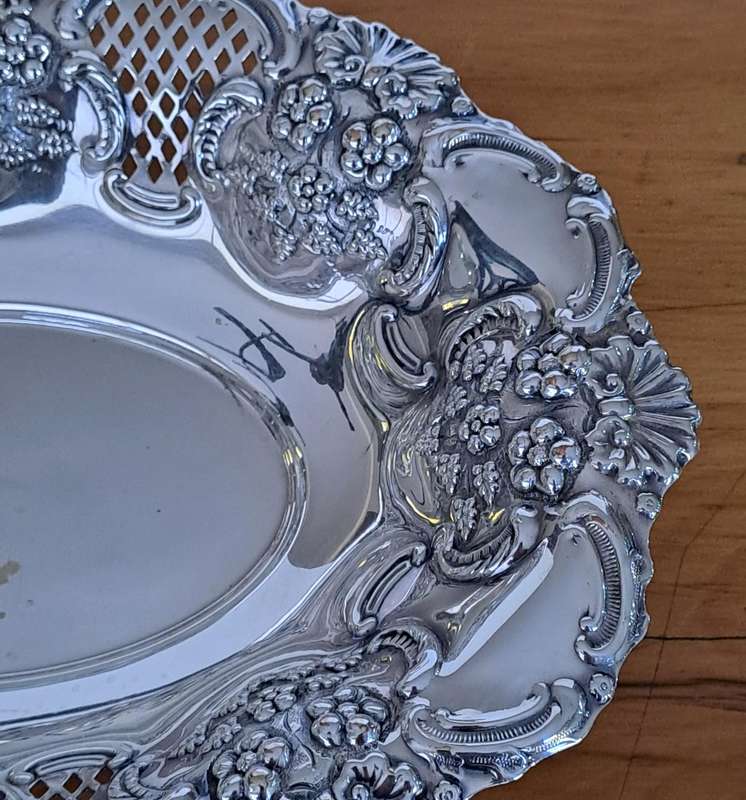 Beautiful EP Oval Bowl with Swing Handle