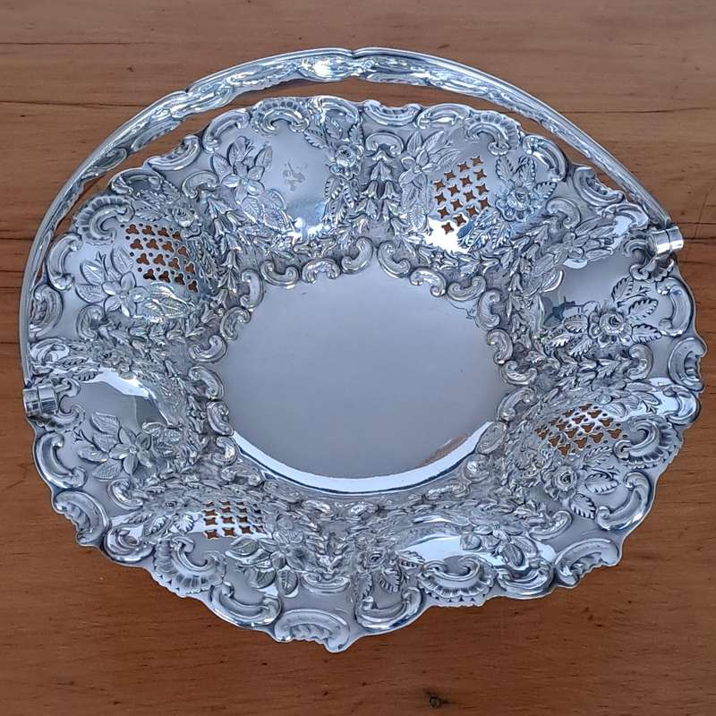 Beautiful EP Round Bowl with Swing Handle