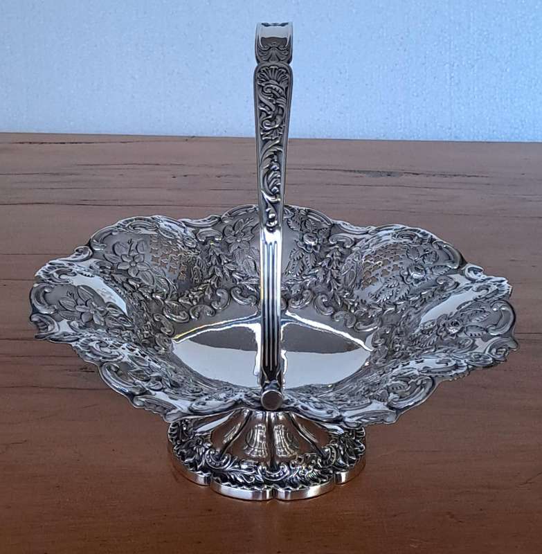 Beautiful EP Round Bowl with Swing Handle