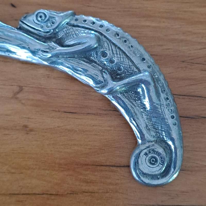 Maridadi Chameleon Cheese Knife