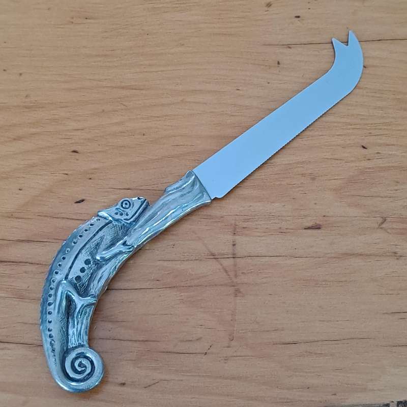 Maridadi Chameleon Cheese Knife